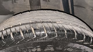Used 2019 Renault Kwid [2015-2019] 1.0 RXT AMT Opt Petrol Automatic tyres RIGHT REAR TYRE TREAD VIEW