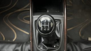 Used 2020 maruti-suzuki Baleno Zeta Petrol+CNG (Outside Fitted) Petrol+cng Manual interior GEAR  KNOB VIEW