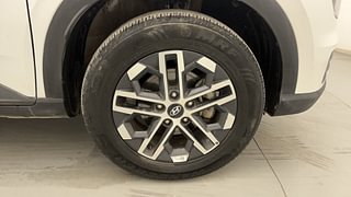 Used 2023 Hyundai Venue SX (O) 1.5 CRDi Diesel Manual tyres RIGHT FRONT TYRE RIM VIEW