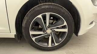 Used 2023 Tata Altroz XZA+ DT Petrol Automatic tyres RIGHT FRONT TYRE RIM VIEW