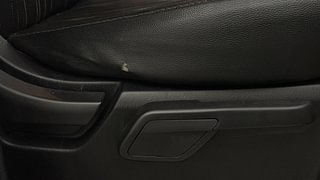 Used 2018 Mahindra Scorpio S7 140 2WD 7 STR Diesel Manual top_features Driver height adjustable seat