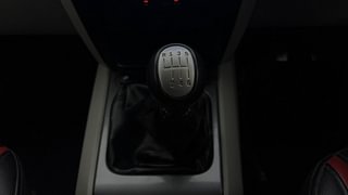 Used 2018 Mahindra Scorpio S7 140 2WD 7 STR Diesel Manual interior GEAR  KNOB VIEW