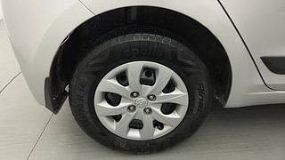 Used 2017 Hyundai Elite i20 Sportz 1.2 Petrol Manual tyres RIGHT REAR TYRE RIM VIEW