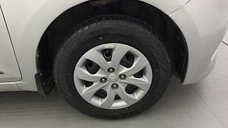 Used 2017 Hyundai Elite i20 Sportz 1.2 Petrol Manual tyres RIGHT FRONT TYRE RIM VIEW