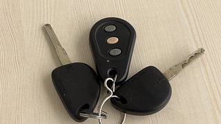Used 2018 Mahindra Scorpio S7 140 2WD 7 STR Diesel Manual extra CAR KEY VIEW