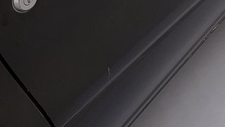Used 2015 Renault Kwid RXT Petrol Manual dents MINOR SCRATCH