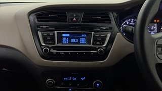 Used 2017 Hyundai Elite i20 Sportz 1.2 Petrol Manual top_features Integrated (in-dash) music system