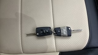 Used 2023 Volkswagen Virtus Comfortline 1.0 TSI MT Petrol Manual extra CAR KEY VIEW