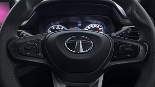 Used 2022 Tata Punch Accomplished MT Petrol Manual top_features Airbags