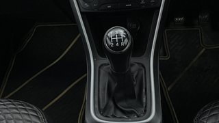 Used 2021 Maruti Suzuki S-Cross Zeta Petrol Manual interior GEAR  KNOB VIEW