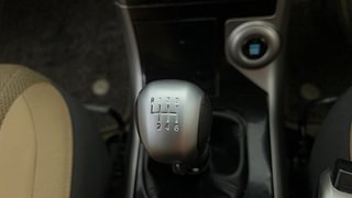 Used 2021 Mahindra XUV500 W9 Diesel Manual interior GEAR  KNOB VIEW