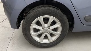 Used 2014 Hyundai Grand i10 Asta AT 1.2 Kappa VTVT Petrol Automatic tyres RIGHT REAR TYRE RIM VIEW