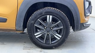 Used 2023 Renault Kwid Climber 1.0l SCE Petrol MT Petrol Manual tyres RIGHT FRONT TYRE RIM VIEW