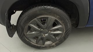 Used 2021 Renault Kwid CLIMBER 1.0 AMT Opt Petrol Automatic tyres RIGHT REAR TYRE RIM VIEW
