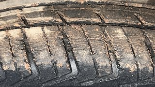 Used 2016 Renault Kwid RXT Petrol Manual tyres RIGHT FRONT TYRE TREAD VIEW