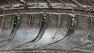 Used 2013 Hyundai i20 Magna 1.2 Petrol Manual tyres RIGHT FRONT TYRE TREAD VIEW