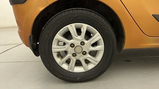 Used 2018 Tata Tiago [2016-2020] Revotron XZA AMT Petrol Automatic tyres RIGHT REAR TYRE RIM VIEW