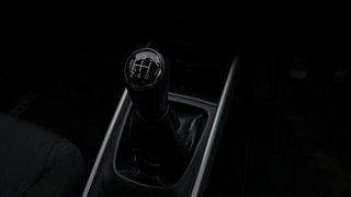 Used 2016 Maruti Suzuki Baleno Zeta 1.3 Diesel Manual interior GEAR  KNOB VIEW
