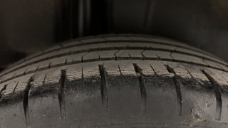 Used 2016 Maruti Suzuki Ciaz ZXi Petrol Manual tyres RIGHT REAR TYRE TREAD VIEW