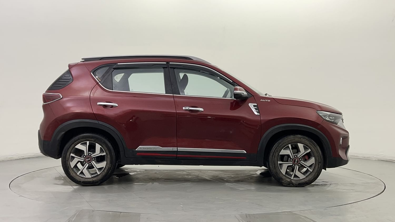 New Kia Sonet exterior RIGHT SIDE VIEW