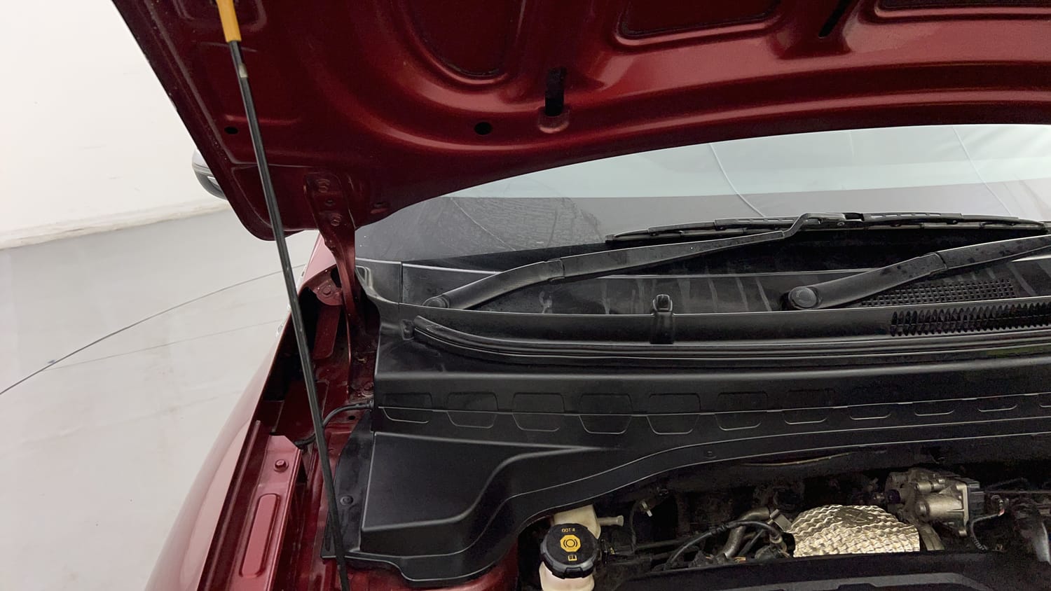 New Kia Sonet engine ENGINE RIGHT SIDE HINGE & APRON VIEW