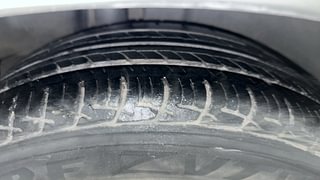 Used 2017 Maruti Suzuki Ciaz Zeta 1.4 AT Petrol Automatic tyres RIGHT REAR TYRE TREAD VIEW