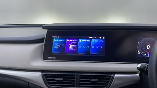 Used 2022 Mahindra XUV700 AX 5 Diesel AT 7 STR Diesel Automatic top_features Touch screen infotainment system