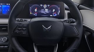Used 2022 Mahindra XUV700 AX 5 Diesel AT 7 STR Diesel Automatic top_features Airbags