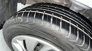 Used 2014 Maruti Suzuki Wagon R 1.0 [2010-2019] VXi Petrol Manual tyres LEFT FRONT TYRE TREAD VIEW