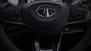 Used 2022 Tata Altroz XZA Plus Petrol Dark Edtion Petrol Automatic top_features Airbags