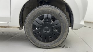 Used 2015 Maruti Suzuki Alto 800 Lxi Petrol Manual tyres RIGHT FRONT TYRE RIM VIEW
