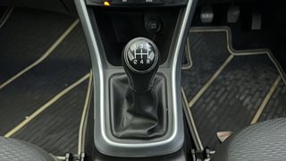 Used 2022 Maruti Suzuki S-Cross Zeta Petrol Manual interior GEAR  KNOB VIEW