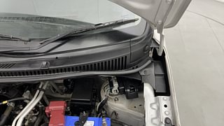 Used 2015 Maruti Suzuki Wagon R 1.0 [2010-2019] VXi Petrol Manual engine ENGINE LEFT SIDE HINGE & APRON VIEW