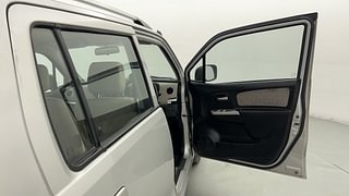 Used 2015 Maruti Suzuki Wagon R 1.0 [2010-2019] VXi Petrol Manual interior RIGHT FRONT DOOR OPEN VIEW