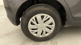 Used 2017 Maruti Suzuki Swift [2014-2017] VXI (O) Petrol Manual tyres RIGHT REAR TYRE RIM VIEW