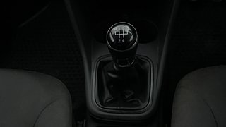 Used 2016 Volkswagen Polo Comfortline 1.2L (P) Petrol Manual interior GEAR  KNOB VIEW
