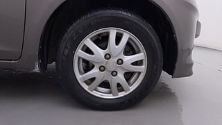 Used 2016 Honda Brio VX MT Petrol Manual tyres RIGHT FRONT TYRE RIM VIEW