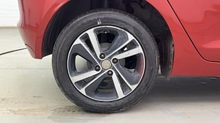 Used 2023 Tata Altroz XZ 1.2 Petrol Manual tyres RIGHT REAR TYRE RIM VIEW