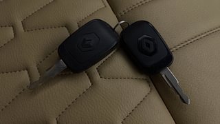 Used 2020 Renault Kwid 1.0L RXT(O) AMT Petrol Automatic extra CAR KEY VIEW