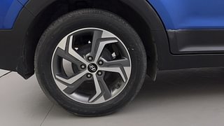 Used 2018 Hyundai Creta [2018-2020] 1.6 SX AT VTVT Petrol Automatic tyres RIGHT REAR TYRE RIM VIEW