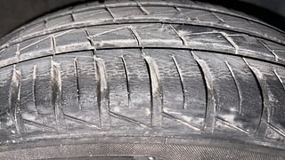 Used 2020 Renault Kwid 1.0L RXT(O) AMT Petrol Automatic tyres RIGHT FRONT TYRE TREAD VIEW