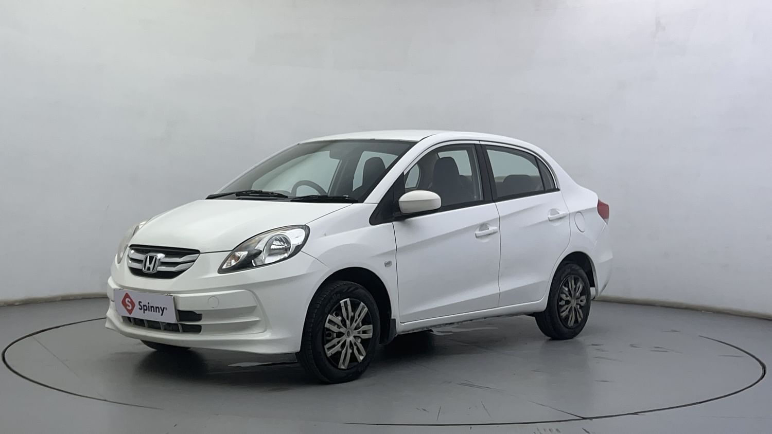 LEFT FRONT CORNER VIEW