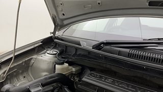 Used 2011 Toyota Etios [2010-2017] G Petrol Manual engine ENGINE RIGHT SIDE HINGE & APRON VIEW