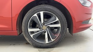 Used 2023 Tata Altroz XZ 1.2 Petrol Manual tyres RIGHT FRONT TYRE RIM VIEW