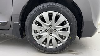 Used 2016 Maruti Suzuki Baleno Alpha 1.2 Petrol Manual tyres RIGHT FRONT TYRE RIM VIEW
