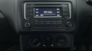 Used 2016 Volkswagen Polo Comfortline 1.2L (P) Petrol Manual interior MUSIC SYSTEM & AC CONTROL VIEW