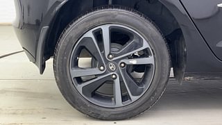Used 2022 Tata Altroz XZ Plus 1.2 Dark Edition Petrol Manual tyres RIGHT REAR TYRE RIM VIEW