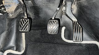 Used 2016 Maruti Suzuki Vitara Brezza [2016-2020] VDi Diesel Manual interior PEDALS VIEW
