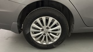 Used 2016 Maruti Suzuki Ciaz ZXi  AT Petrol Automatic tyres RIGHT REAR TYRE RIM VIEW
