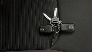 Used 2025 Toyota Urban Cruiser Taisor G 1.0 Petrol MT Petrol Manual extra CAR KEY VIEW